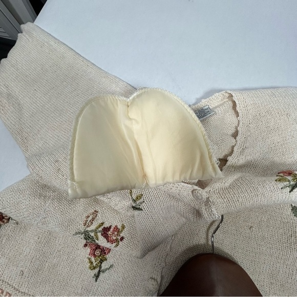 Carolyn Taylor Cream Embroidered Floral Cardigan - Picture 12 of 13